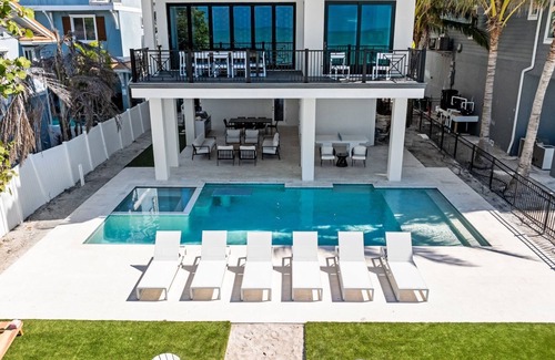 Bradenton Beach House | The Ultimate Beachfront Luxury Home! Amazing Pool and Spa, Rooftop Deck Sunsets!
