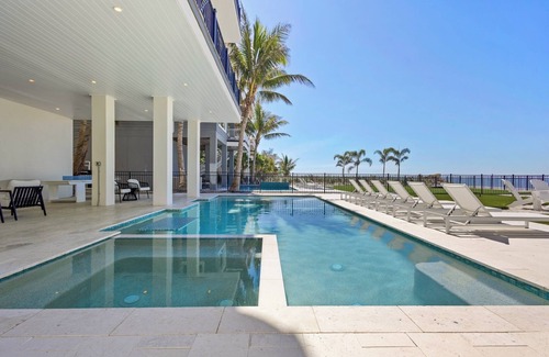 Bradenton Beach House | The Ultimate Beachfront Luxury Home! Amazing Pool and Spa, Rooftop Deck Sunsets!