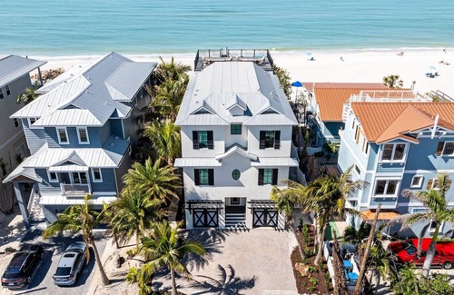 Bradenton Beach House | The Ultimate Beachfront Luxury Home! Amazing Pool and Spa, Rooftop Deck Sunsets!