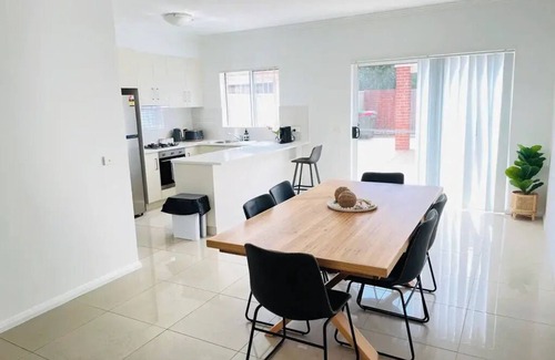 Wagga Wagga Apartment | The ultimate blend of city convenience a& home comfort at this modern townhouse