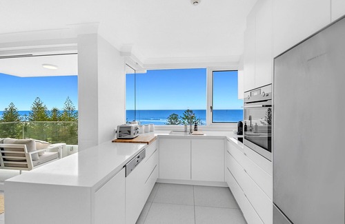 Burleigh Heads Apartment | The Ultimate coastal luxury, 2-bedroom 2-bathroom beachfront apartment