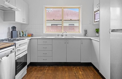 Stockton House | The Ultimate Coastal Escape / Stockton