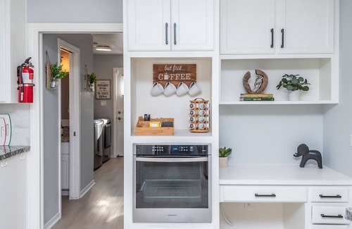 Midway House | The Ultimate Family Getaway- Game Room/Pool/Hot Tub/Human Chess!