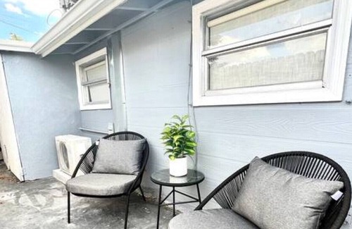 West Palm Beach Apartment | The Ultimate Getaway Bungalow in West Palm Beach