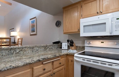 Baristo House | The Ultimate Palm Springs Experience! Full Kitchen, Outdoor Pool, Free Parking!
