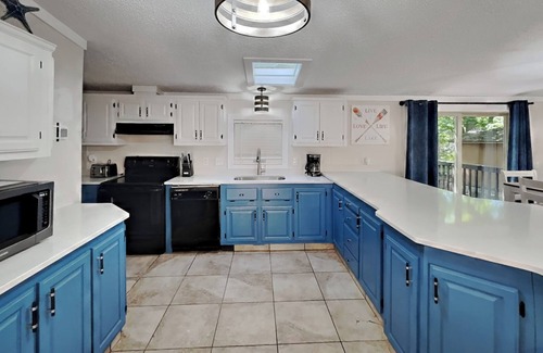 Put-in-Bay House | The Ultimate Put-in-Bay Getaway! Private 3BR 2BA Home Pool Access
