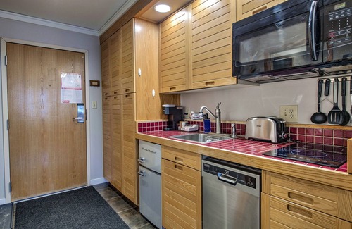 Mountain House Apartment | The ultimate ski studio at Keystone! Upgraded with a premium king size bed.