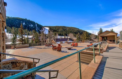 Mountain House Apartment | The ultimate ski studio at Keystone! Upgraded with a premium king size bed.