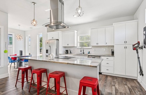 Cedar Crest Apartment | “The Ultimate View: Skyline Luxury Retreat in Dallas”