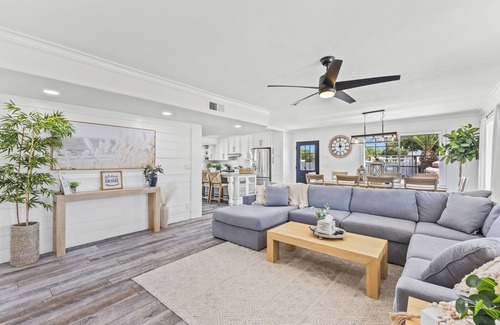 Gilbert House | The Unbelievable Spacious 9-bedroom house in charming Gilbert, pool and hot tub