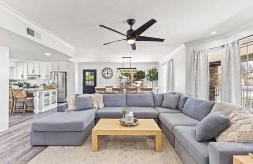 Gilbert House | The Unbelievable Spacious 9-bedroom house in charming Gilbert, pool and hot tub