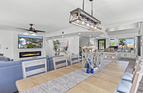 Gilbert House | The Unbelievable Spacious 9-bedroom house in charming Gilbert, pool and hot tub