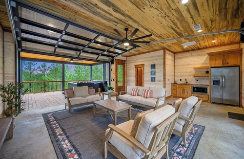 Pickens Cabin | The Unicorn – 8BR Luxury Cabin w/Pool (Free Heat in Oct) & Pickleball!