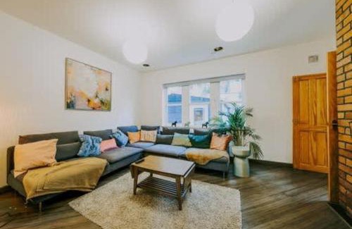 Bristol Apartment | The unicorn's house sleeps 10 people