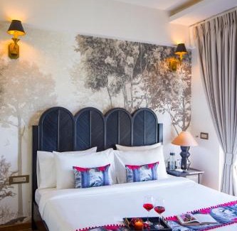 DLF Phase 3 Apartment | The Urban Bloom - Spacious 4BHK Near Metro and CyberHub