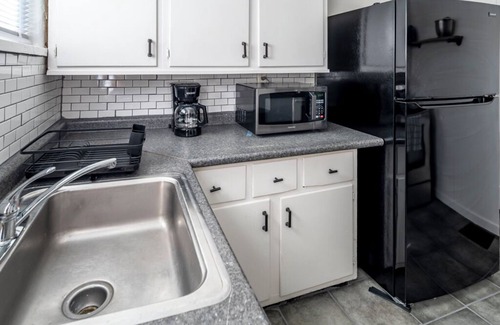 Moraine Apartment | The Urban Nest – 2BR Apt w/Work Desk & Laundry