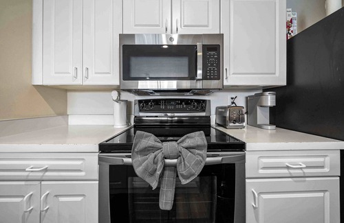 Carrollwood Condo | The Urban Oasis – Serene Views!
