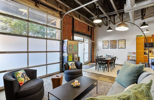 Old City Condo | The Urban Spot ~ Street Level Patio on Jackson