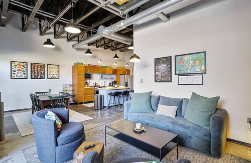 Old City Condo | The Urban Spot ~ Street Level Patio on Jackson