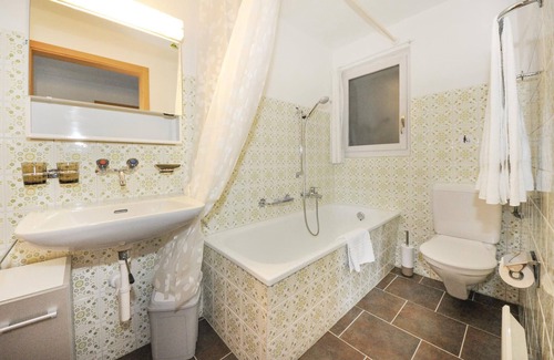 Sundlauenen Apartment | The vacation apartment Lerche is located in the beautiful Bernese Oberland in the middle of the quie