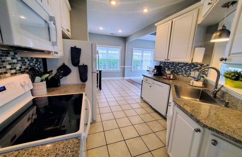 Socastee House | The Valentine - A Large Cozy Home Close To It All