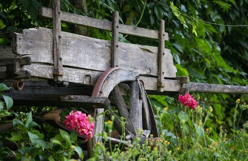 Pontito Villa | The Valley of the Chestnut Trees - the Village