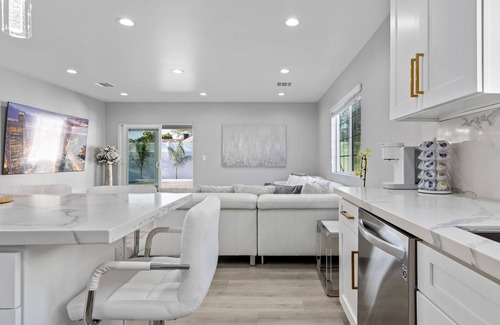 North Hollywood House | The Valley Palms