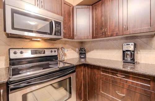 East Kootenay Apartment | The Valley View Haven - Pool, Patio, BBQ