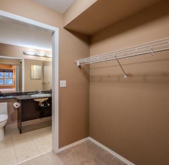 East Kootenay Apartment | The Valley View Haven - Pool, Patio, BBQ