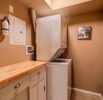 East Kootenay Apartment | The Valley View Haven - Pool, Patio, BBQ