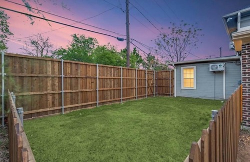Denton Apartment | The Vanderbilt Mansion Apt 2 Near Downtown and TWU
