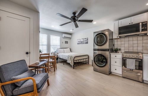 Denton Apartment | The Vanderbilt Mansion Apt 8 Near Downtown and TWU