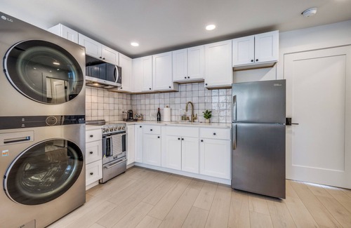 Denton Apartment | The Vanderbilt Mansion Apt 8 Near Downtown and TWU