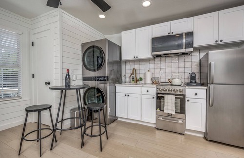 Denton Apartment | The Vanderbilt Mansion Apt 10 Near Downtown and TWU
