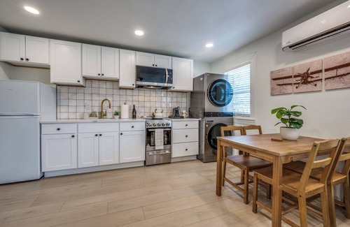 Denton Apartment | The Vanderbilt Mansion Apt 11 Near Downtown and TWU
