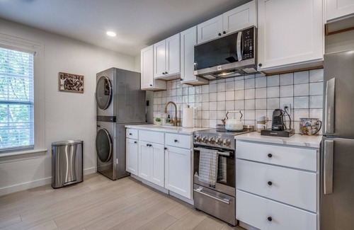 Denton Apartment | The Vanderbilt Mansion Apt 12 Near Downtown and TWU