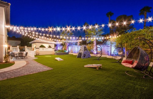 Spring Valley Villa | The Vegas Royale, epic themed villa 7BR, 5.5BA games, pool, fun