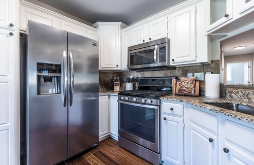 Bentonville House | The Velvet Spoke - Perfect for Groups and Families - Pet Friendly - Sleeps 10