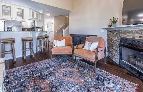 Bentonville House | The Velvet Spoke - Perfect for Groups and Families - Pet Friendly - Sleeps 10