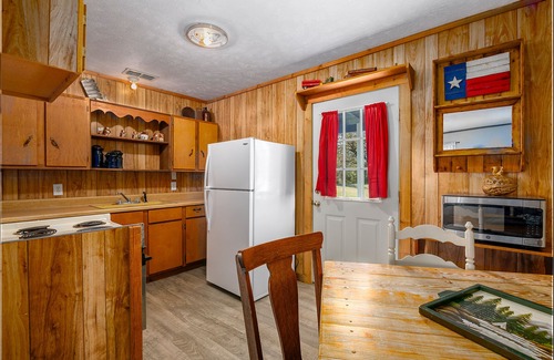 Grand Saline House | The Venue at Three Points - Pappy's Shack