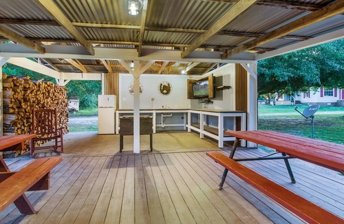 Grand Saline House | The Venue at Three Points - Pappy's Shack