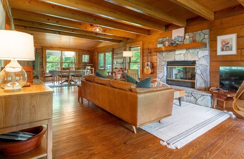 Marrowbone House | The Vester Farmhouse - Stunning Log Cabin in Tennessee Hills