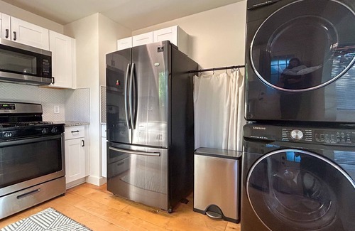 Blackshear-Prospect Hill House | The Vibe Yard - 3BR House + Yard