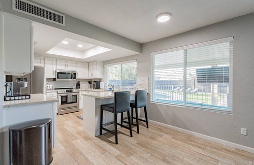 Dobson Ranch House | THE VIBEHOUSE - HEATED SALTWATER POOL!