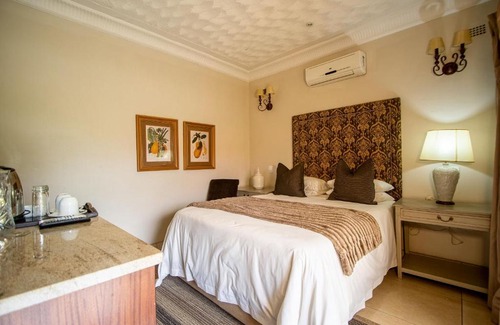 Victoria Falls Hotel | The Victoria Falls Deluxe Suites