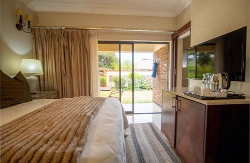 Victoria Falls Hotel | The Victoria Falls Deluxe Suites