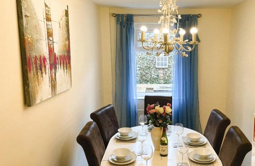 York Apartment | The Victoria - Quaint Victorian Home With Free Parking