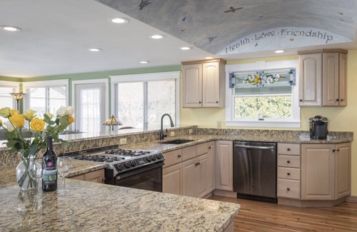 Boyne City House | The Victorian House of Boyne-3 blocks from Downtown& Waterfront