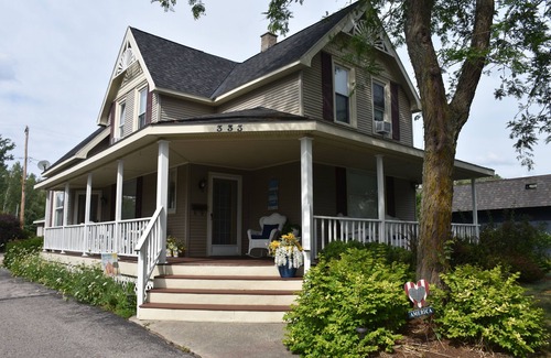 Boyne City House | The Victorian House of Boyne-3 blocks from Downtown& Waterfront