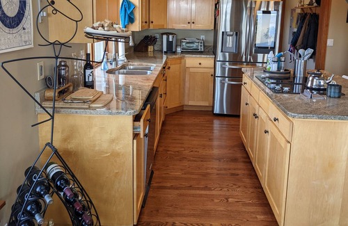 Mukilteo House | The View!! 5 mins to the Whidbey Ferry and Sounder train, 10 mins to Paine Field